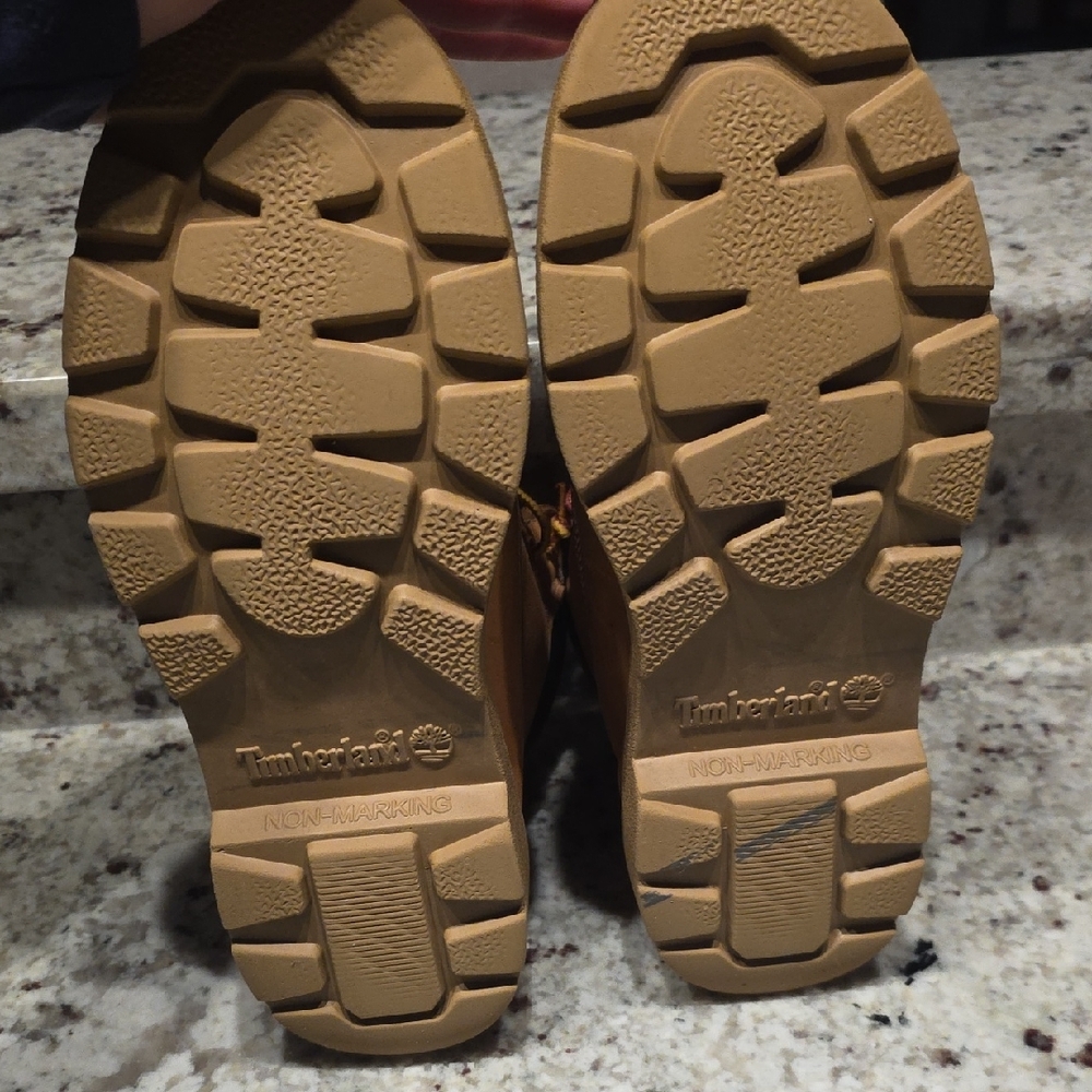 Timberlands Size 6.5 - Picture 6 of 9